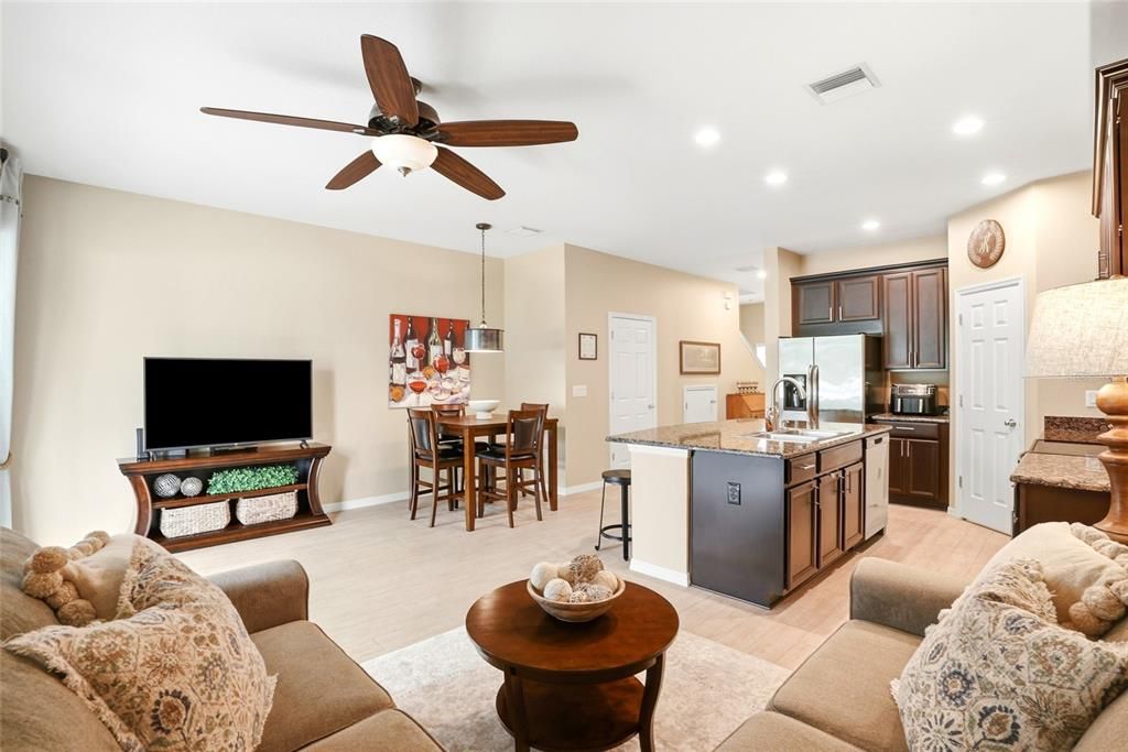 For Sale: $249,900 (3 beds, 2 baths, 1400 Square Feet)