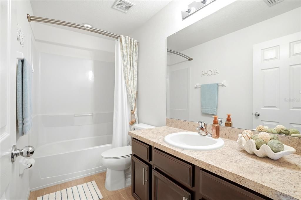 For Sale: $249,900 (3 beds, 2 baths, 1400 Square Feet)