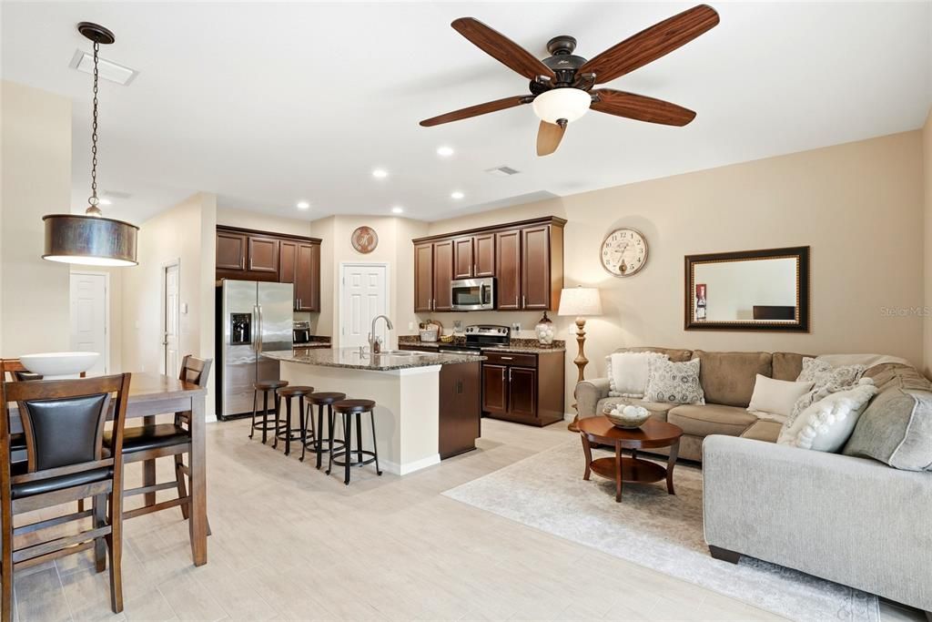 For Sale: $249,900 (3 beds, 2 baths, 1400 Square Feet)