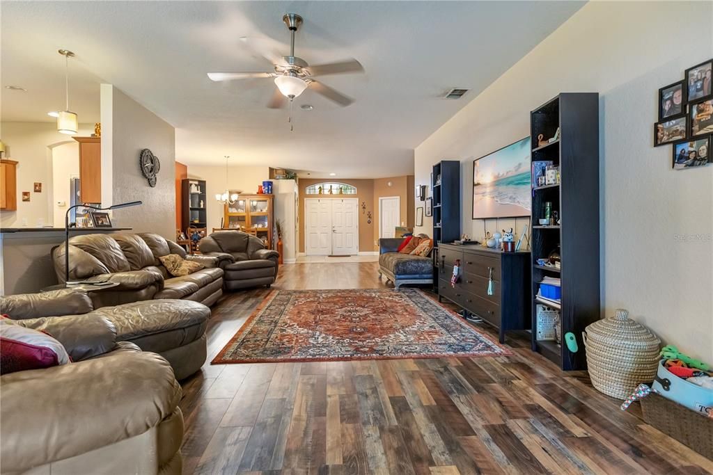 For Sale: $475,000 (4 beds, 3 baths, 2856 Square Feet)