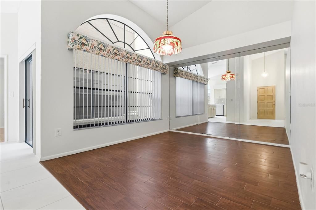 En Venta: $420,000 (2 camas, 2 baños, 1659 Pies cuadrados)