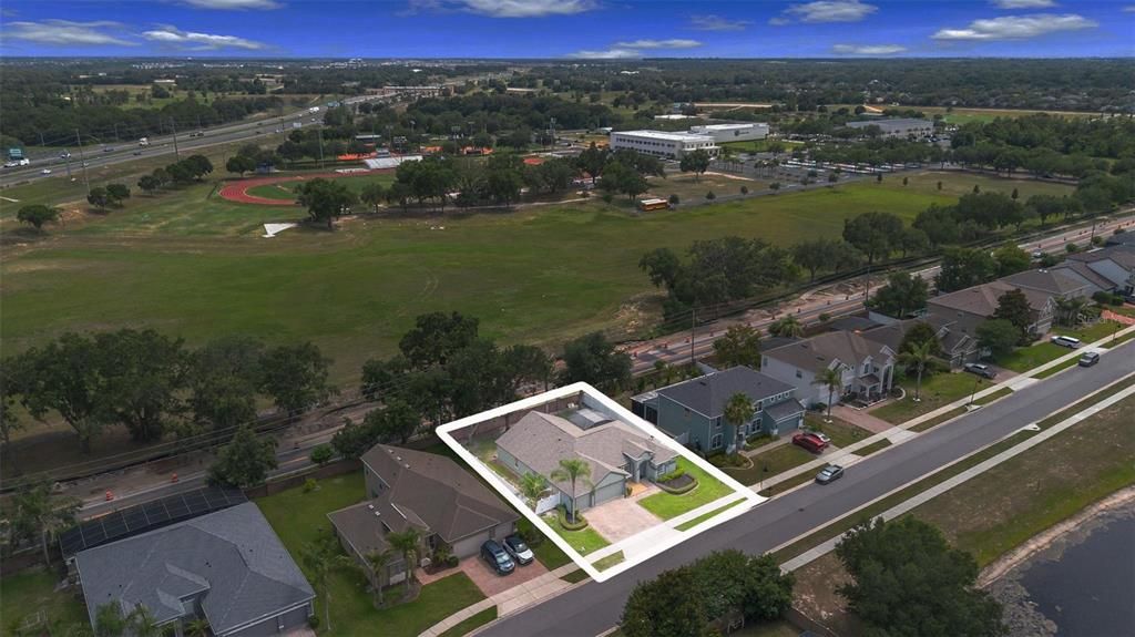 En Venta: $585,000 (4 camas, 3 baños, 2242 Pies cuadrados)