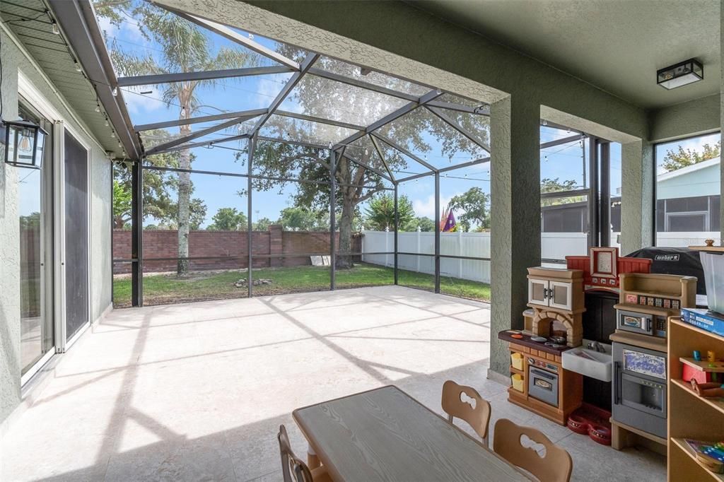 En Venta: $585,000 (4 camas, 3 baños, 2242 Pies cuadrados)