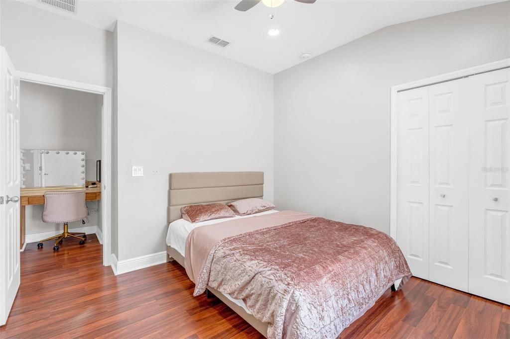 En Venta: $585,000 (4 camas, 3 baños, 2242 Pies cuadrados)