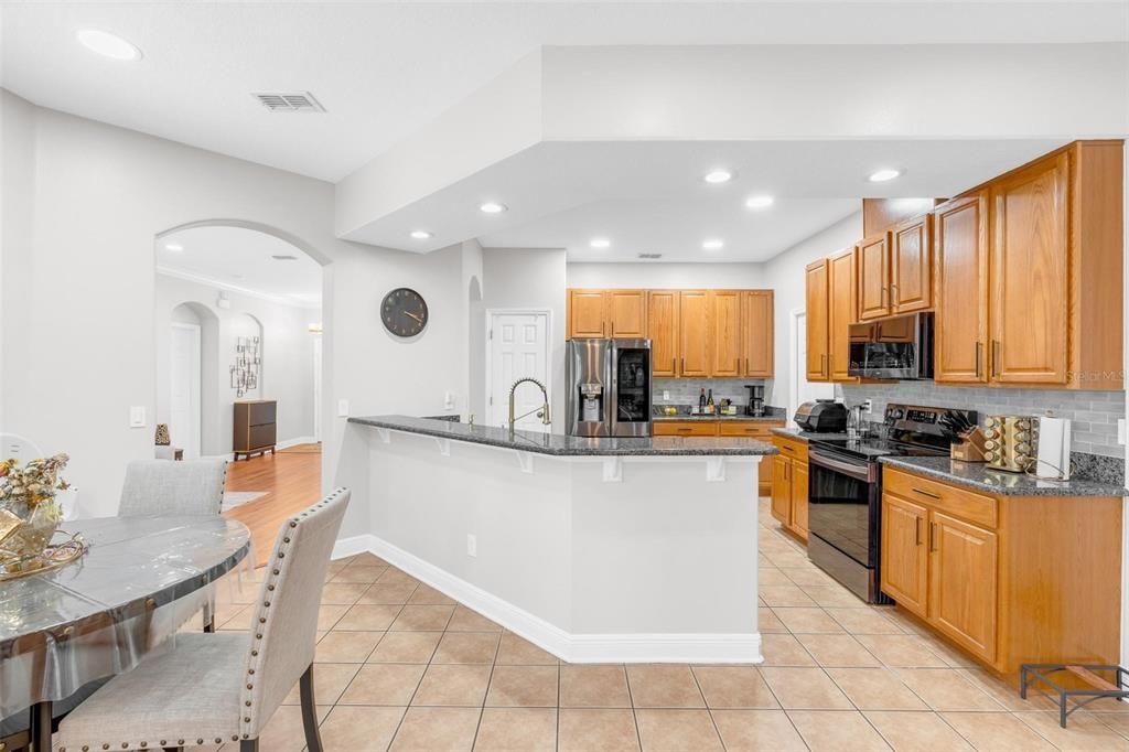 En Venta: $585,000 (4 camas, 3 baños, 2242 Pies cuadrados)