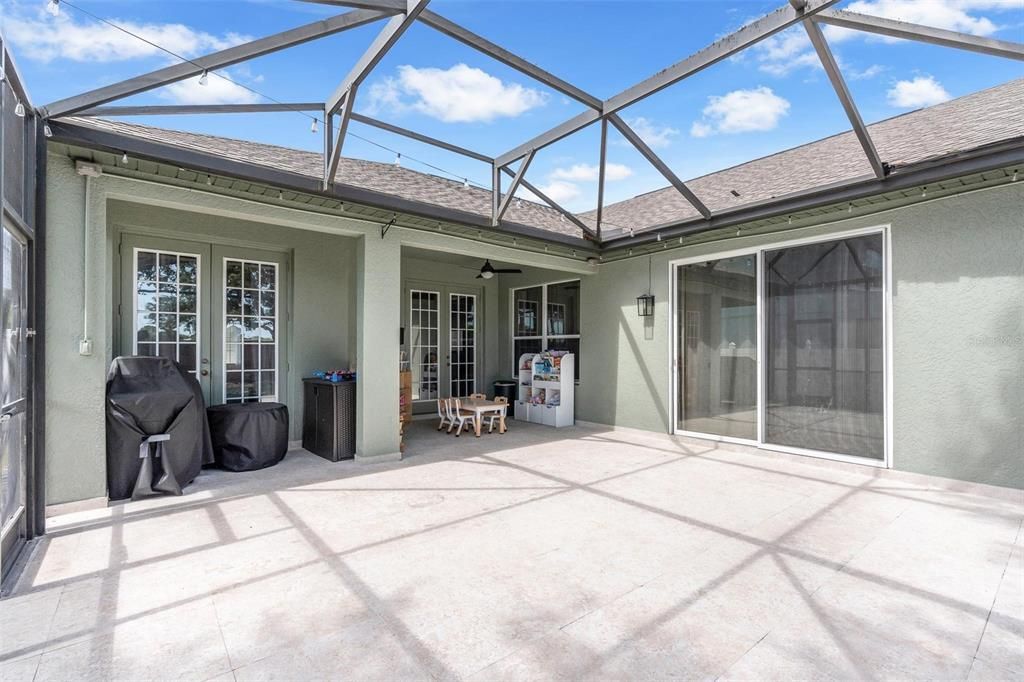 En Venta: $585,000 (4 camas, 3 baños, 2242 Pies cuadrados)