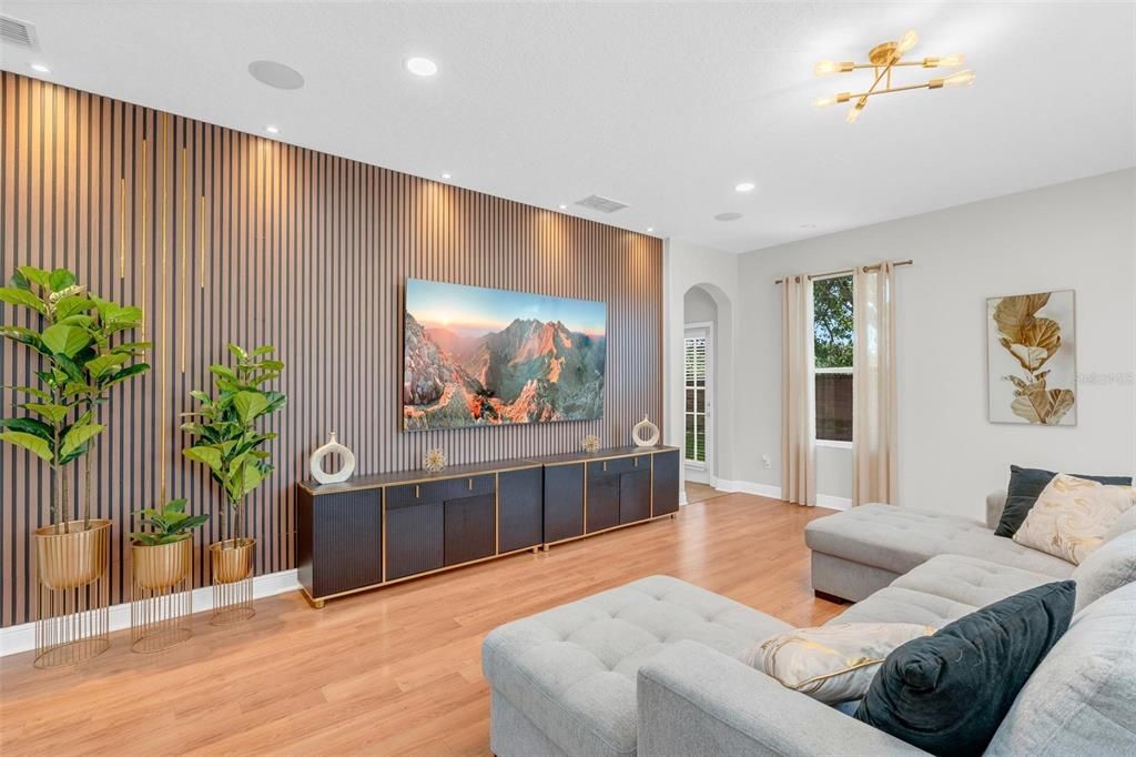 En Venta: $585,000 (4 camas, 3 baños, 2242 Pies cuadrados)