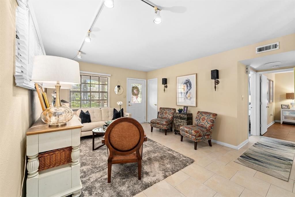 For Rent: $3,500 (2 beds, 2 baths, 1802 Square Feet)