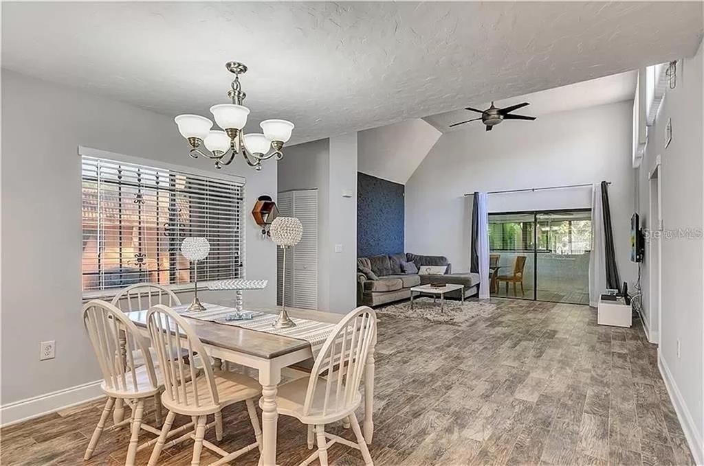 В аренду: $1,900 (2 спален, 2 ванн, 1258 Квадратных фут)