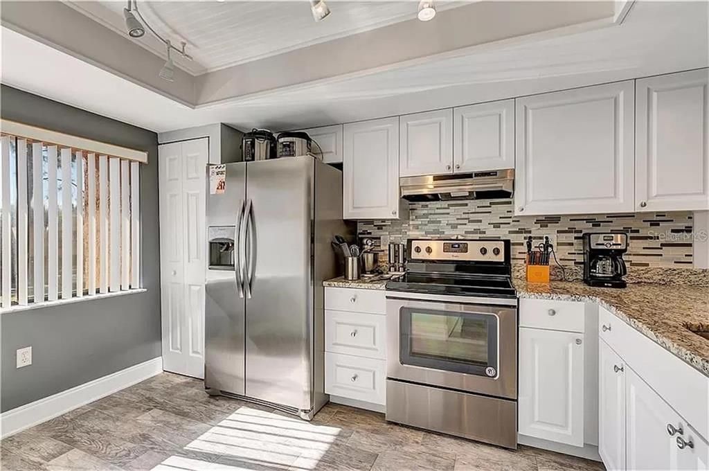 В аренду: $1,900 (2 спален, 2 ванн, 1258 Квадратных фут)