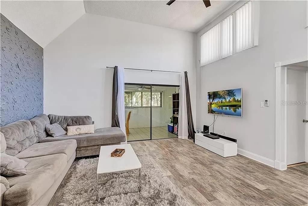 В аренду: $1,900 (2 спален, 2 ванн, 1258 Квадратных фут)