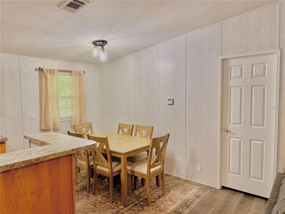 For Sale: $249,900 (3 beds, 2 baths, 1080 Square Feet)