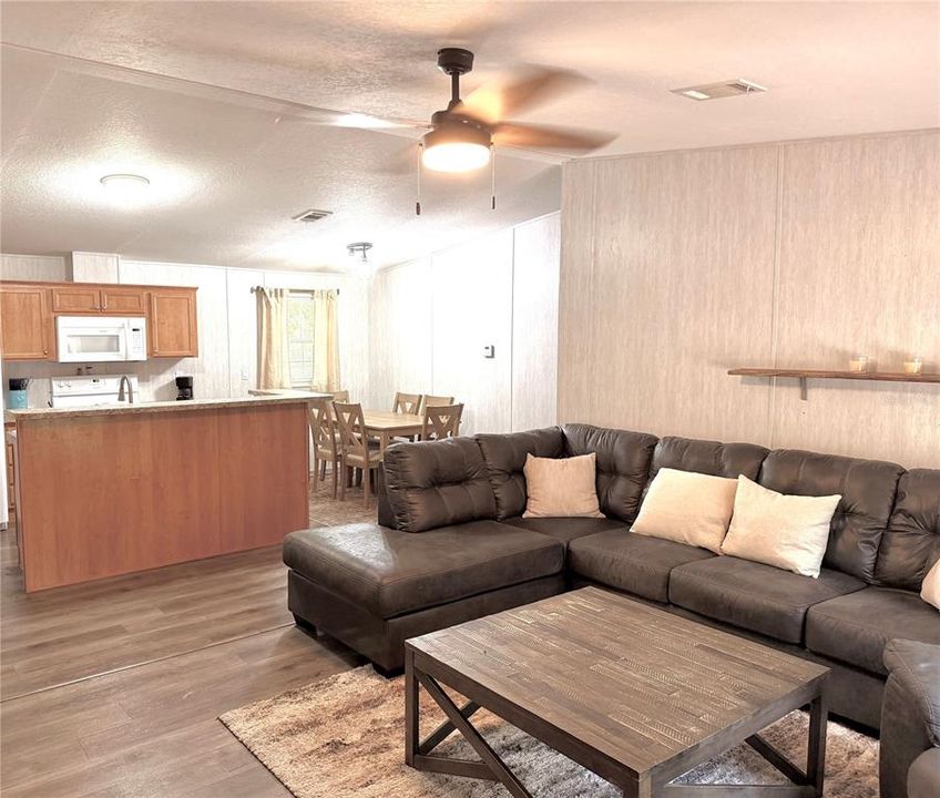 For Sale: $249,900 (3 beds, 2 baths, 1080 Square Feet)