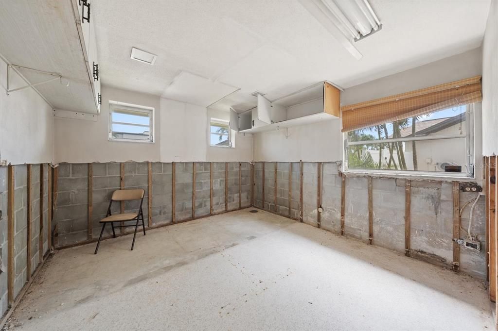 For Sale: $999,000 (4 beds, 2 baths, 2548 Square Feet)