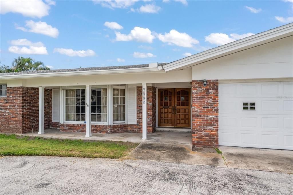 For Sale: $999,000 (4 beds, 2 baths, 2548 Square Feet)