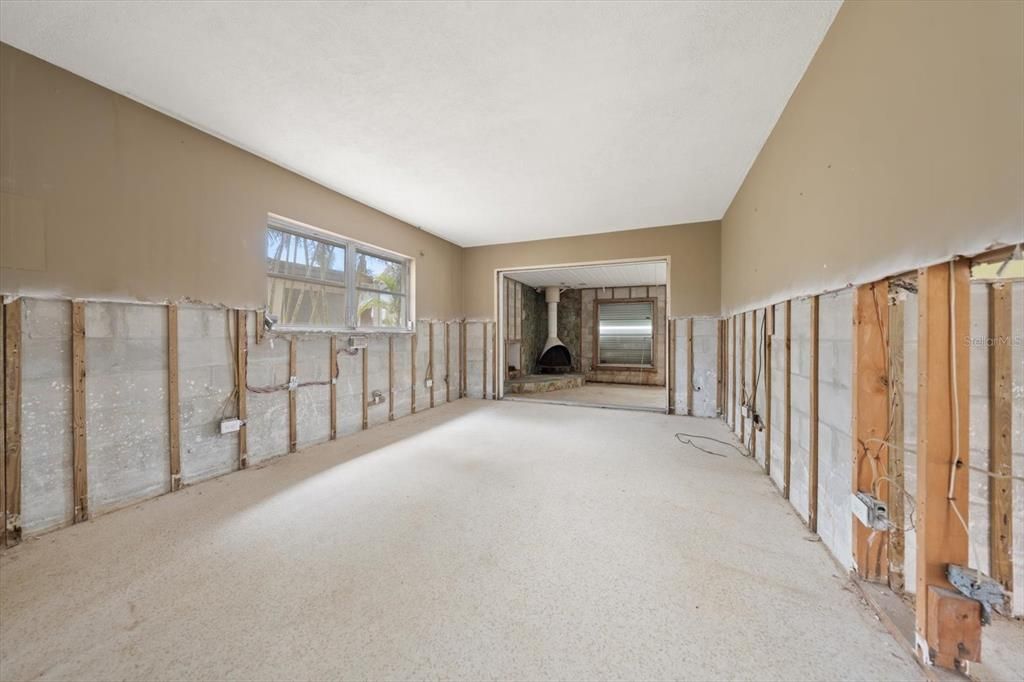 For Sale: $999,000 (4 beds, 2 baths, 2548 Square Feet)