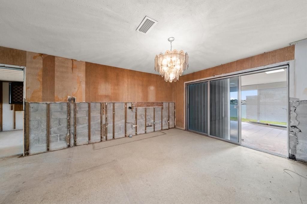 For Sale: $999,000 (4 beds, 2 baths, 2548 Square Feet)