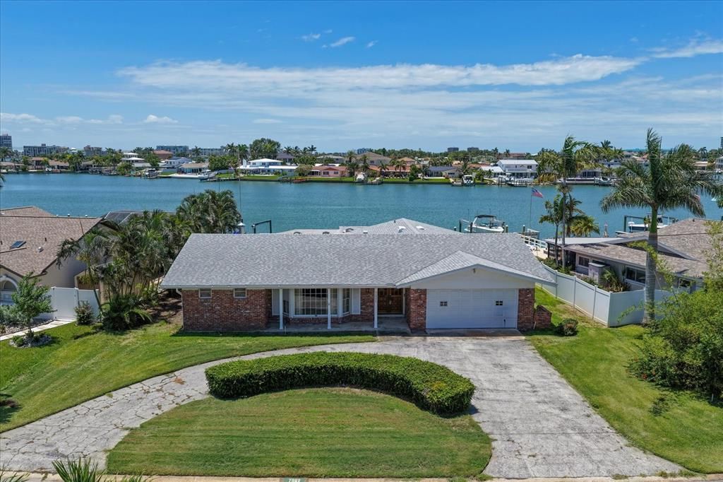 For Sale: $999,000 (4 beds, 2 baths, 2548 Square Feet)