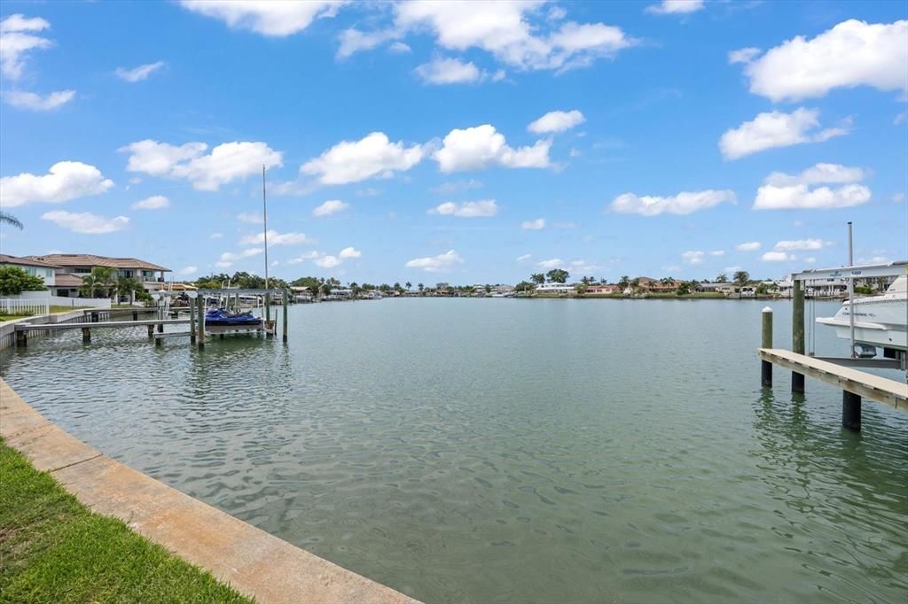 For Sale: $999,000 (4 beds, 2 baths, 2548 Square Feet)
