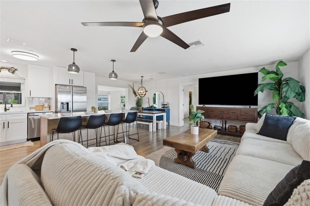 En Venta: $749,900 (3 camas, 3 baños, 1992 Pies cuadrados)