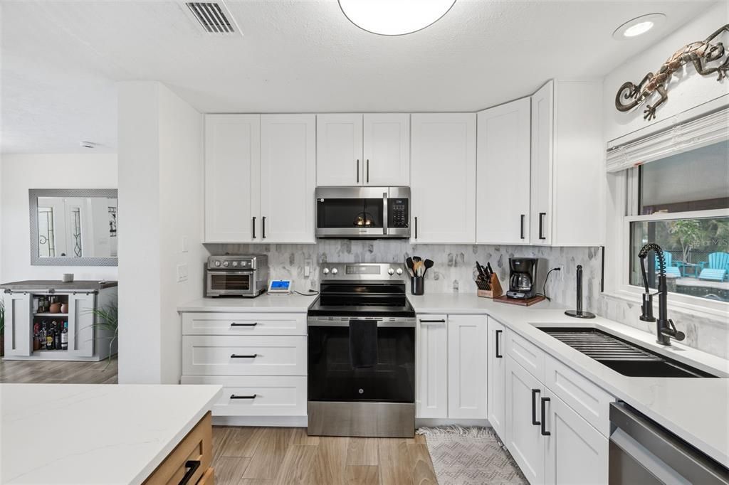En Venta: $749,900 (3 camas, 3 baños, 1992 Pies cuadrados)