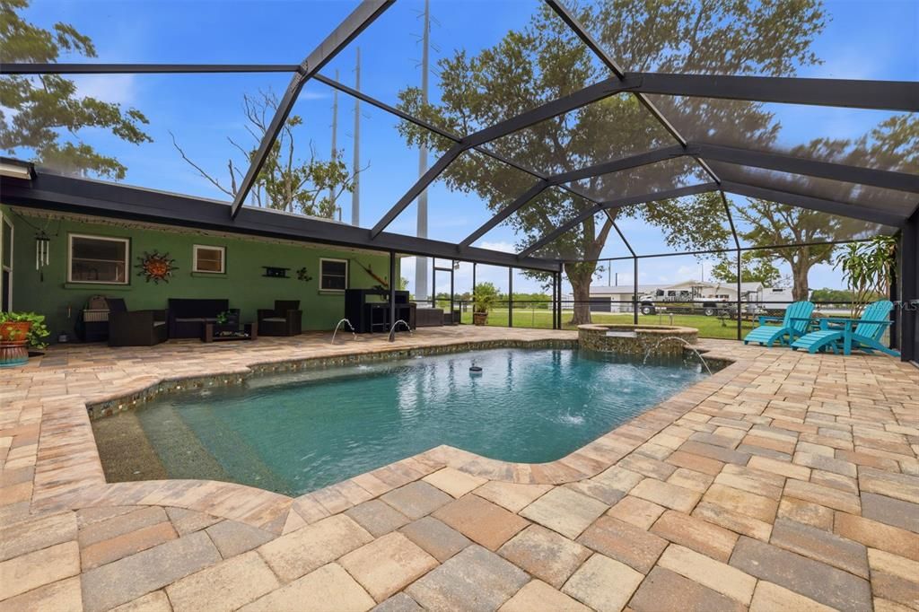 En Venta: $749,900 (3 camas, 3 baños, 1992 Pies cuadrados)
