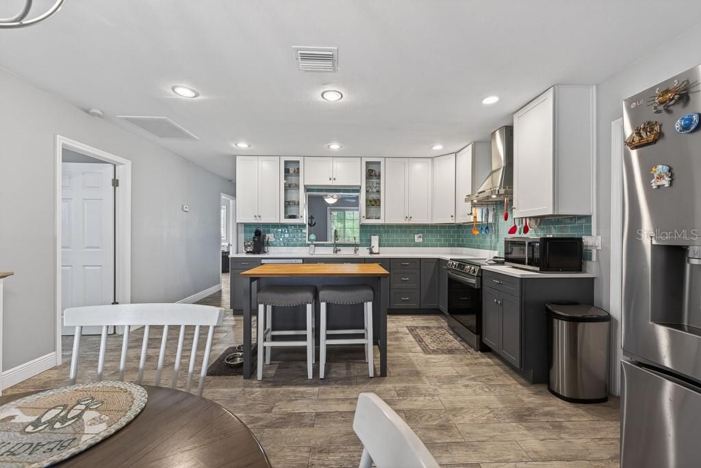 For Sale: $425,000 (3 beds, 2 baths, 1528 Square Feet)