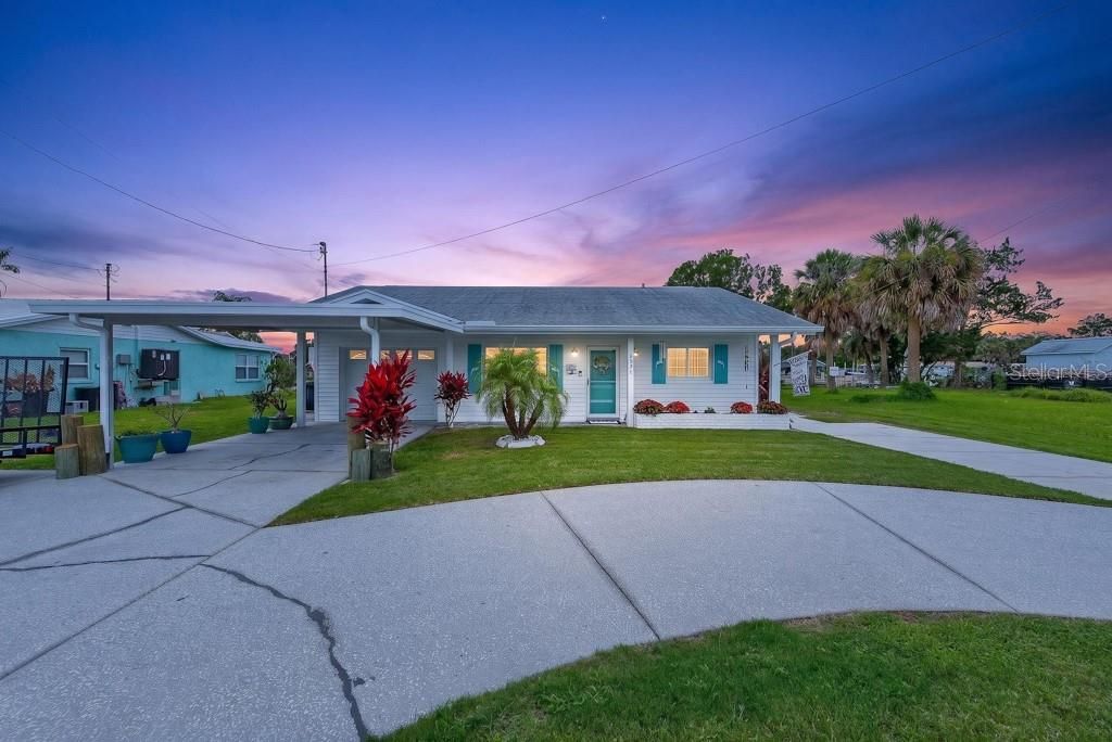 For Sale: $425,000 (3 beds, 2 baths, 1528 Square Feet)
