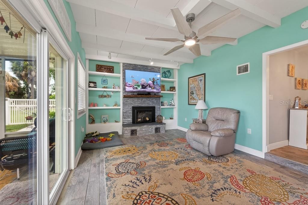For Sale: $425,000 (3 beds, 2 baths, 1528 Square Feet)