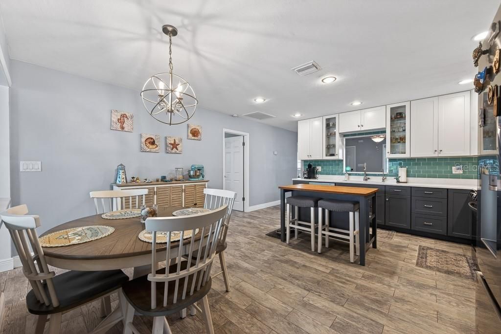 For Sale: $425,000 (3 beds, 2 baths, 1528 Square Feet)