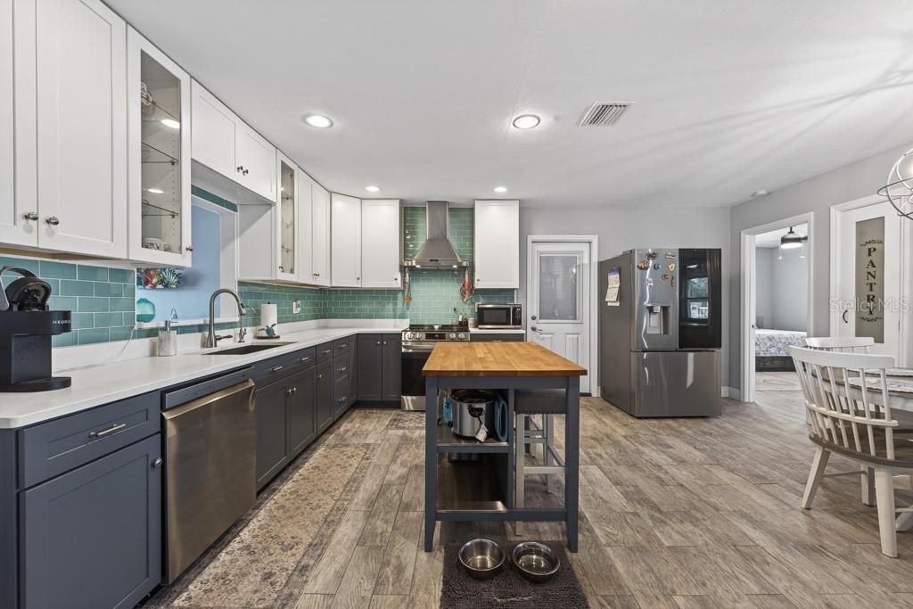 For Sale: $425,000 (3 beds, 2 baths, 1528 Square Feet)