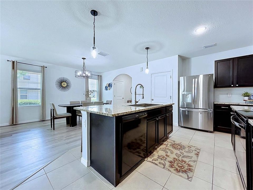 For Sale: $500,000 (5 beds, 3 baths, 2447 Square Feet)