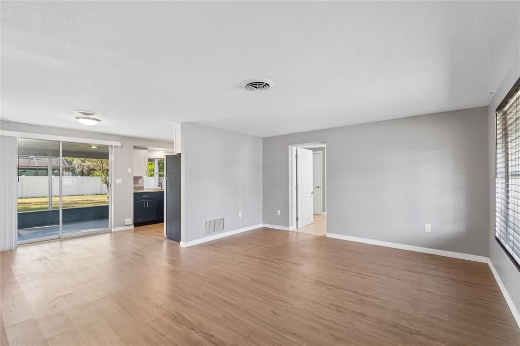 For Sale: $365,000 (3 beds, 1 baths, 1118 Square Feet)