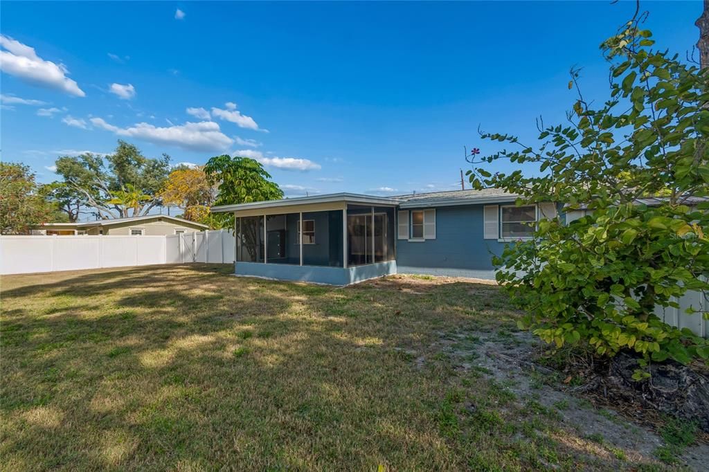 For Sale: $365,000 (3 beds, 1 baths, 1118 Square Feet)
