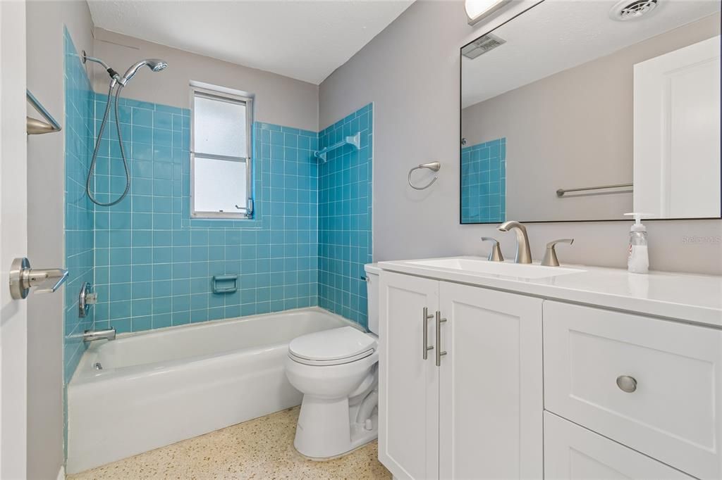 For Sale: $365,000 (3 beds, 1 baths, 1118 Square Feet)