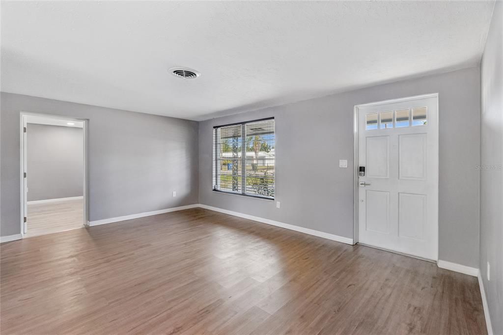 For Sale: $365,000 (3 beds, 1 baths, 1118 Square Feet)