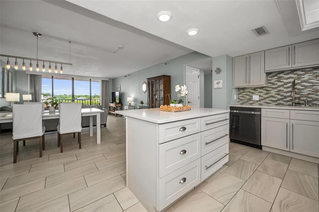 For Sale: $525,000 (2 beds, 2 baths, 1345 Square Feet)