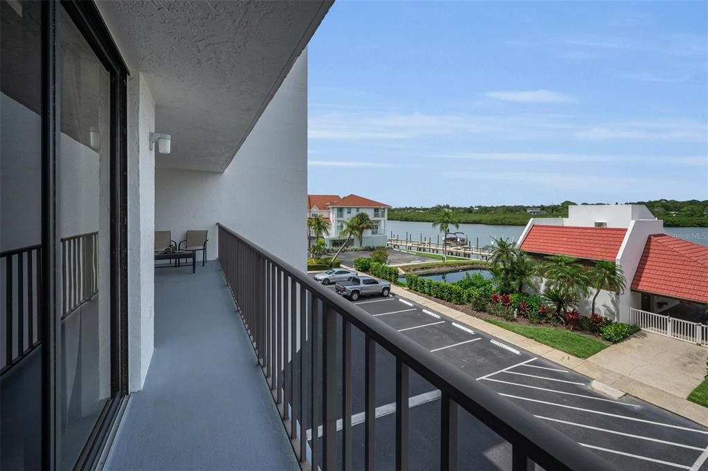 For Sale: $525,000 (2 beds, 2 baths, 1345 Square Feet)