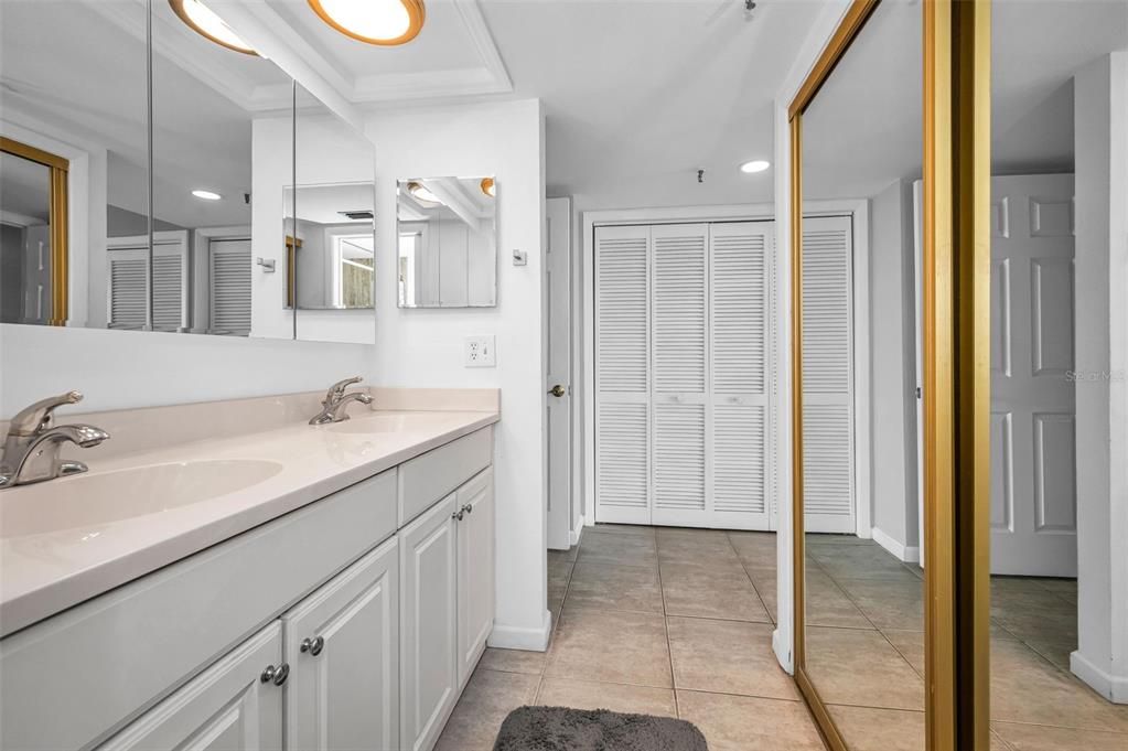 For Sale: $525,000 (2 beds, 2 baths, 1345 Square Feet)