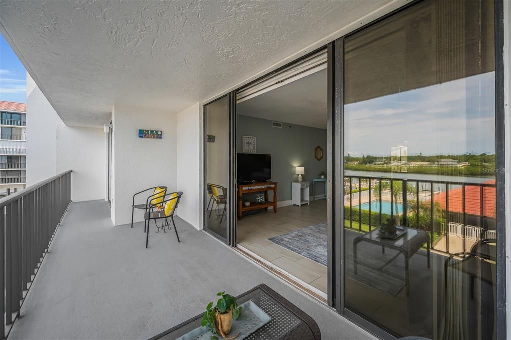 For Sale: $525,000 (2 beds, 2 baths, 1345 Square Feet)
