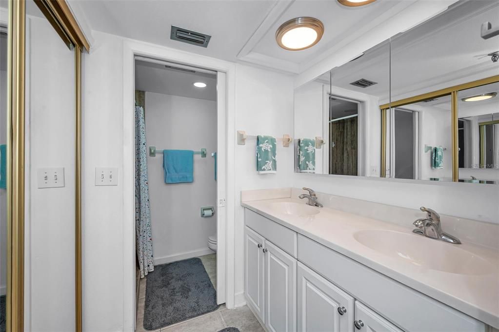 For Sale: $525,000 (2 beds, 2 baths, 1345 Square Feet)