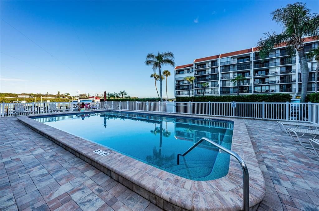 For Sale: $525,000 (2 beds, 2 baths, 1345 Square Feet)