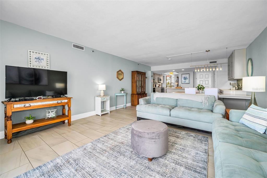 For Sale: $525,000 (2 beds, 2 baths, 1345 Square Feet)
