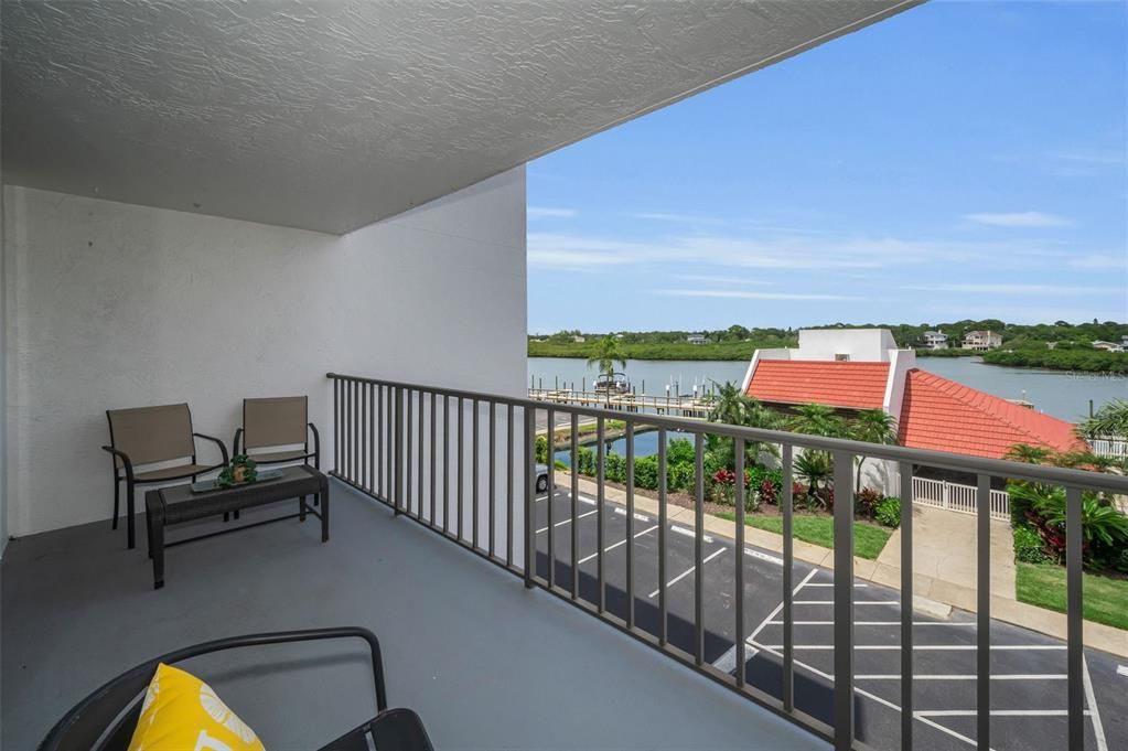 For Sale: $525,000 (2 beds, 2 baths, 1345 Square Feet)