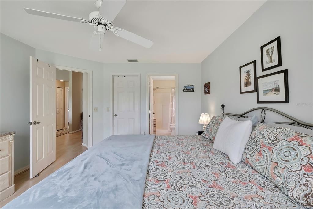 For Sale: $265,000 (2 beds, 2 baths, 1399 Square Feet)