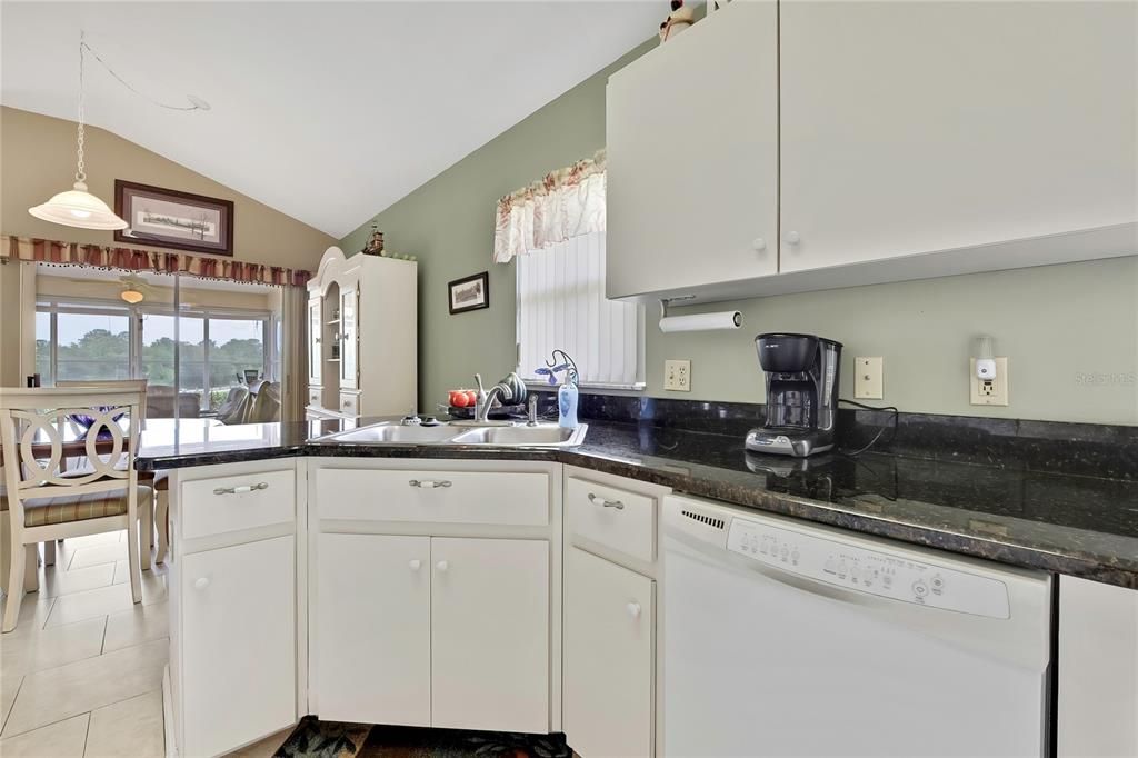 For Sale: $265,000 (2 beds, 2 baths, 1399 Square Feet)