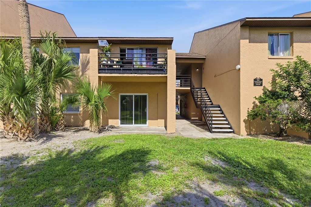 For Sale: $100,000 (2 beds, 2 baths, 934 Square Feet)
