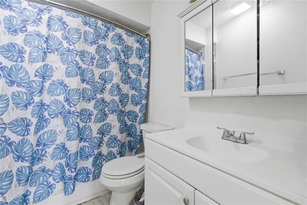 For Sale: $100,000 (2 beds, 2 baths, 934 Square Feet)