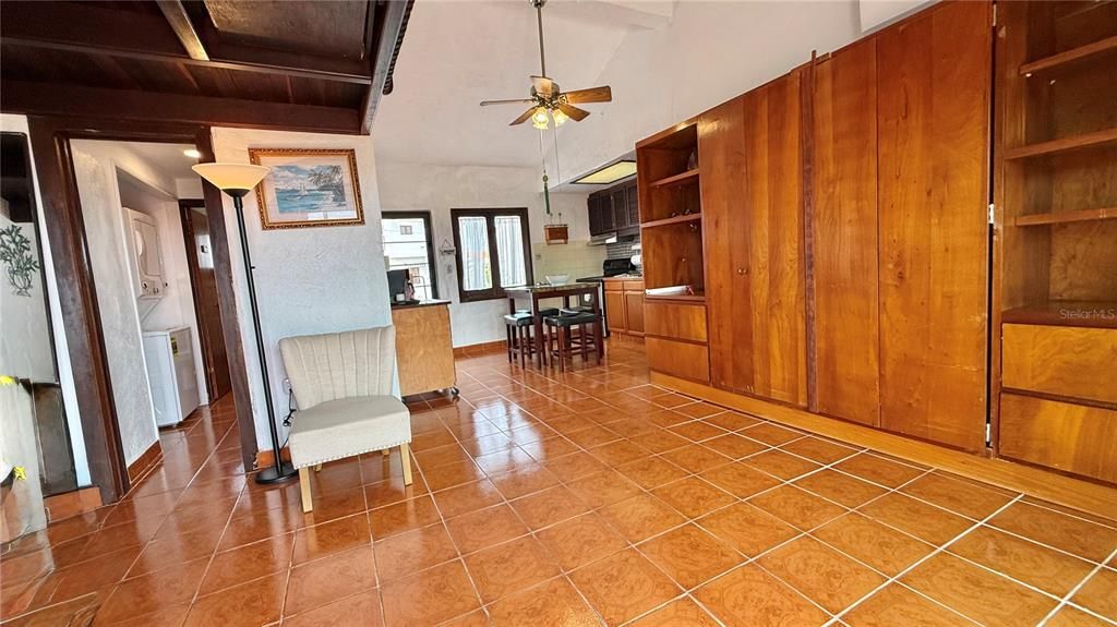 На продажу: $365,000 (0 спален, 1 ванн, 594 Квадратных фут)