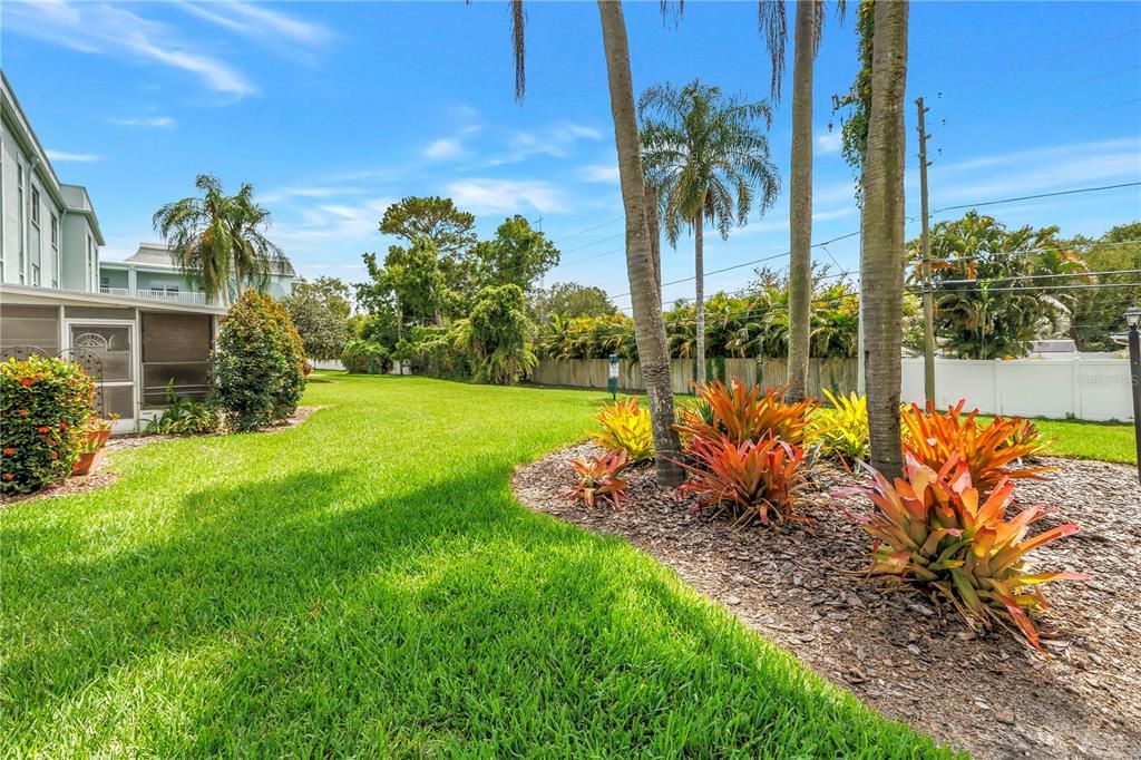 For Sale: $189,000 (1 beds, 1 baths, 872 Square Feet)